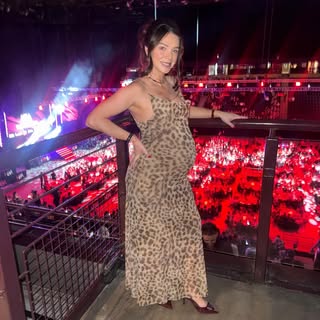 Have you ever seen a pregnant leopard up close 🐆 

Gorgeous night supporting so many in this amazin