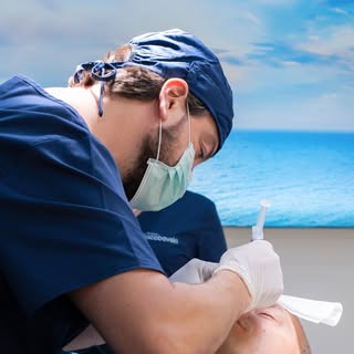 Experiencia y vanguardia en cada intervención. 

El éxito de tu cirugía depende de la experiencia de