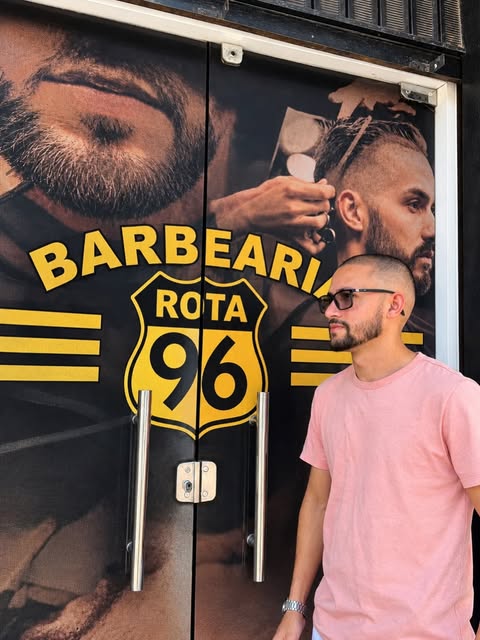 Eu não mudei quem eu sou. Só ressignifiquei a forma como me vejo. ✨

Por muito tempo, a careca fez p