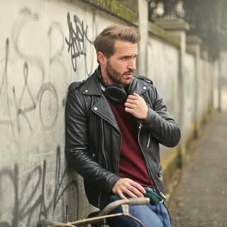 Volles Haar, natürliches Aussehen!
Mit unserer innovativen Haartransplantation gewinnst du nicht nur