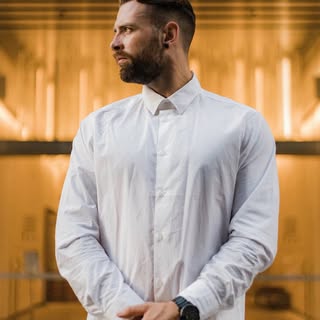 Träumen Sie von schönen, vollen und natürlichen Haaren? Die bewährte DHI-Methode ist die führende Te