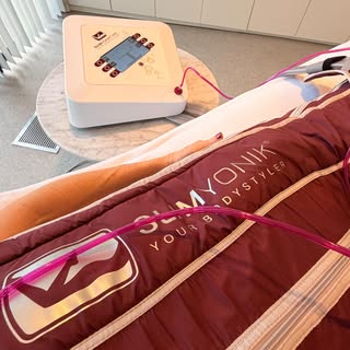 Wat als afslanken niet hard werken hoeft te zijn? 
Met SLIMYONIK werk je tegelijk aan detox, minder 