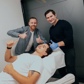 ✨ Ab sofort bei uns im Ästhetik Team in Nürnberg!
MCT-Behandlung für gesundes, kräftiges Haar ✨

Uns