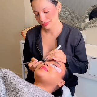 #Humor .. Mi terapia más económica: contarle mis problemas amorosos a mis clientas mientras les hago