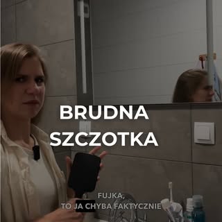 Co się dzieje na Twojej szczotce do włosów, jeśli jej nie myjesz?

Z każdym czesaniem osadzają się n