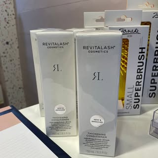 REVITALASH THICKENING CONDITIONER ДЛЯ ЗБІЛЬШЕННЯ ГУСТОТИ ВОЛОССЯ 🤍
Унікальний лікувальний кондиціон