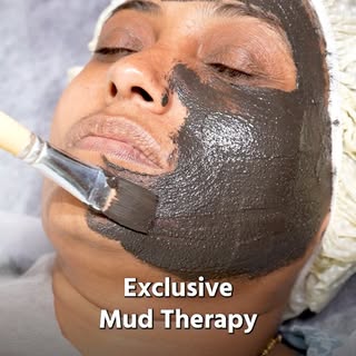 Give your skin the care it deserves with Mud Therapy at Shakambarri Skin & Hair Clinic. 
A refreshin