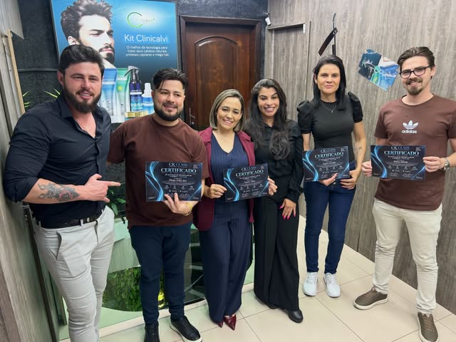 Mais um treinamento CK Class de prótese capilar concluído com sucesso! 🎓✨

Mais alunos passaram por