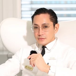 LHA PEEL.

Powered by lipohydroxy acid, this Korean skin peel works within the superficial layers to