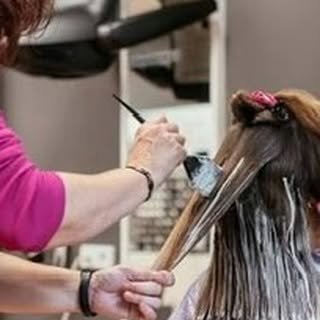 🚨 That “cheap” hair dye cost far more than expected.

A patient came to us after using a locally av