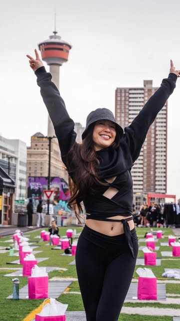 Rain or shine, we BE HER 💧🧏🏻‍♀️

Come with me for a little fit session with @bearactive after the