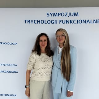 Zdrowie włosów zaczyna się w... jelitach! 🌟
Czy wiesz, że to, co ląduje na Twoim talerzu, ma bezpoś