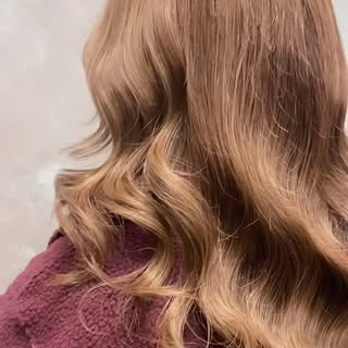 A little moment for the first wig from my very OWN RANGE, freshly coloured and fitted ✨ 
It looks ab