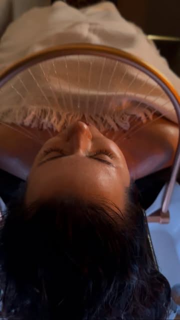 El lujo de parar y dejarte cuidar. ✨🌟

Diagnóstico, terapia @grandhaspain , masaje y spa capilar: u