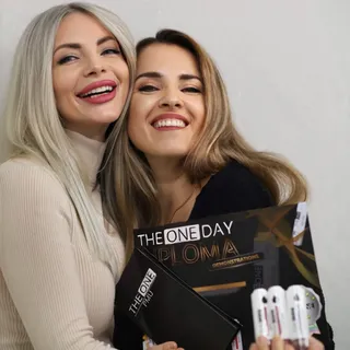 Сегодня хочу похвастаться 😍
Моя ученица Таня успешно закончила курс по удалению растяжек! 💪✨
Один 