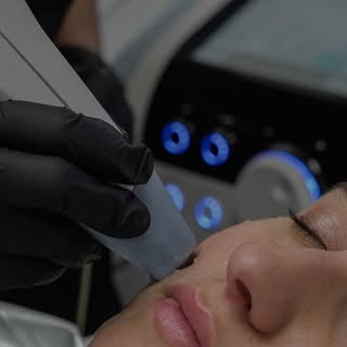 Piel más firme, sin cirugía.

El paso del tiempo relaja la piel de forma natural, y no siempre quere