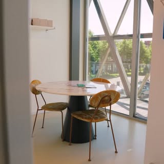 Een goed behandeltraject begint met een goed gesprek.

In onze consultkamer nemen we de tijd om jouw
