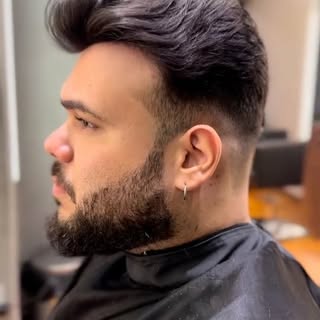 A prótese é uma solução ideal para quem quer recuperar o cabelo de forma natural, rápida e sem proce