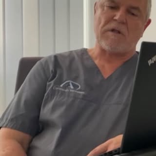 Ihr Spezialist: Constantin Hanneken

Sie haben Fragen zu einer möglichen Haartransplantation, brauch