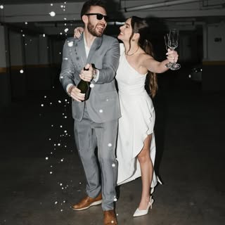 Casar muda tudo.

Há um ano, eu e o Lucas estávamos nos casando no civil.

A pessoa com quem a gente