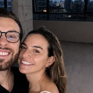 Eu sou feliz. Mas sou uma feliz incomodada. Sempre quero mais. No quesito profissional então, nem se