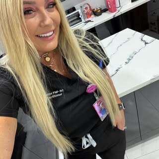 Because today deserves a selfie……. HI everybody ✋🏻

#jamienursepractitioner #botoxnp #aestheticnurs
