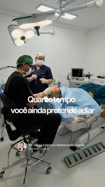 Muitos pacientes chegam até mim depois de anos convivendo com a calvície. Pesquisaram. Adiaram. Tent