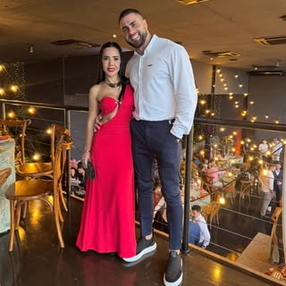 Entre todos os lugares do mundo, o meu favorito continua sendo ao seu lado. ❤️
Obrigado por me compl