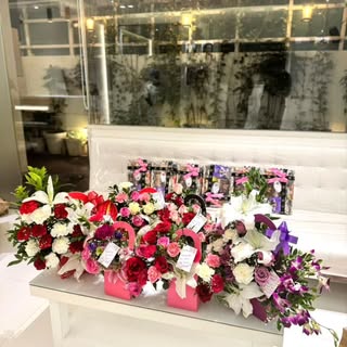 🎉✨ Starting the New Year with Love, Flowers & Smiles! ✨🎉
This beautiful New Year surprise from our
