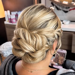 Season of vow 👰‍♀️✨🤍
Timeless elegance, soft texture, and effortless romance.
Creating beautiful b