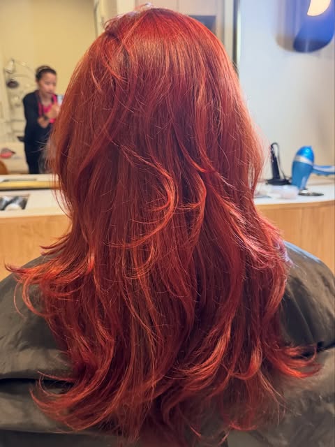 Fiery Red, Dimensional Shine, Soft Layers ✨

A rich, vibrant red with beautiful dimension, finished 