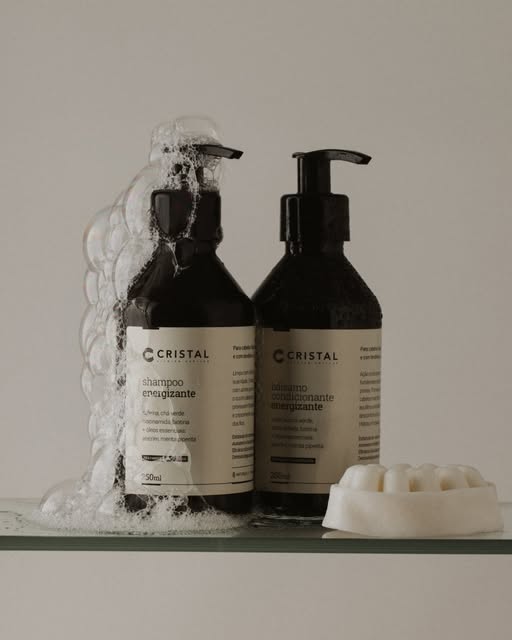 Tem uma coisa especial nessa dupla que você percebe já no primeiro uso!

O Shampoo Energizante limpa