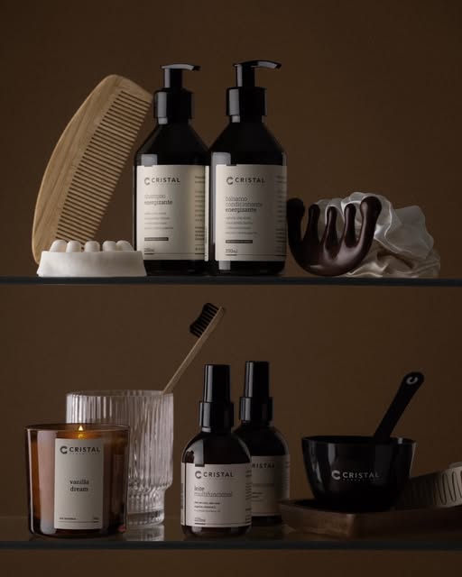 Por trás da Cristal Essentials está quem entende profundamente de cabelos saudáveis 〰️

A marca é de