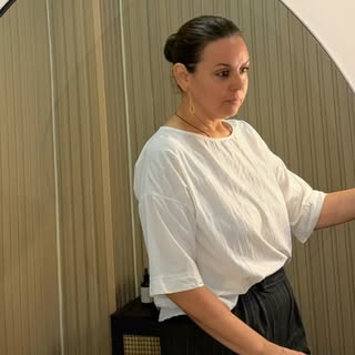 ¿Tienes poco cabello o simplemente quieres elevar tu peinado? ✨

A veces no necesitas complicarte co