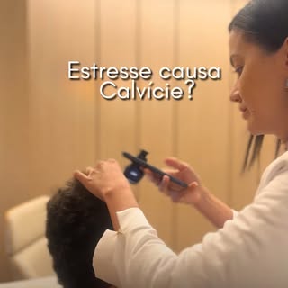 Você já percebeu que, em momentos de muito estresse, parece que seu cabelo cai mais?

A resposta é: 
