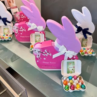 🐰✨ De paashaas kon het niet laten… en hopte alvast even binnen bij onze haarkliniek & Tepelinstituu