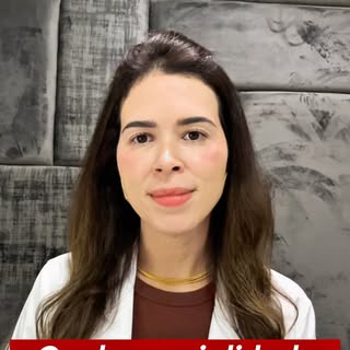 Queda de cabelo é diagnosticado e tratado por médico dermatologista, especialista em cabelo.