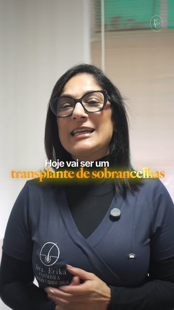 Cicatriz na sobrancelha tem solução!

Nossa paciente fez uma blefaroplastia superior e ficou com peq