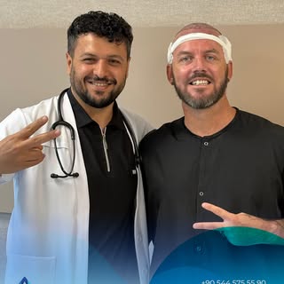New hair, brand new energy! 💫
Our patient is happy after the operation — and we’re even happier!
As
