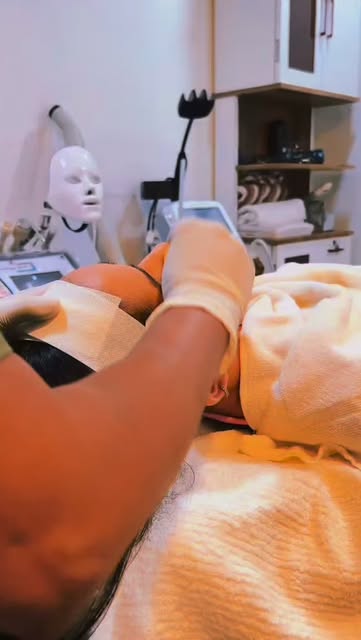 💆🏻‍♀️Professional skin treatments 
✨️brighter looking  skin 
💧smoother skin  texture 
🌿 skin rej