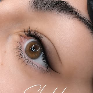 A subtle smoky shadow creates the illusion of fuller lashes and enhances the eye shape while still l