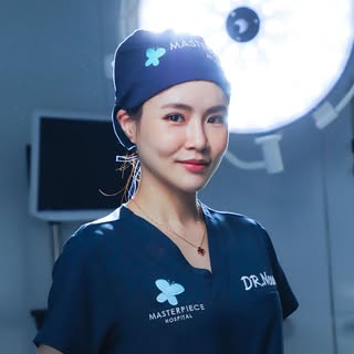 หมอนุ่น แพทย์หญิงกุลธิดา ลุสวัสดิ์ @drnoon_kulthida
ประจำที่ศูนย์ดูแลเส้นผมครบวงจร 3M Hair transplan