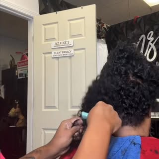 Www.mzkekeanointedhandssalon.com