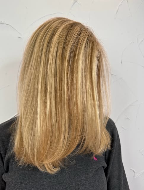 Golden blonde is having her moment again, and I am HERE for it.

We’re moving away from the idea tha