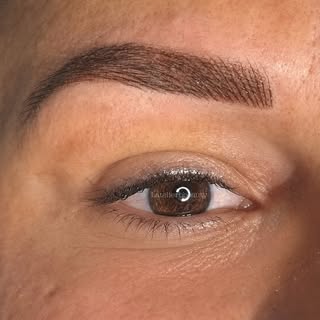✨ AVANT / APRÈS ✨

Un regard redessiné, tout en finesse 🤎

Réalisation d’un maquillage semi-permane