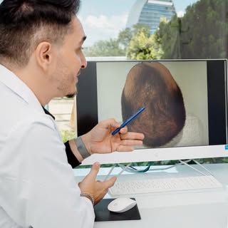 🧬 Saviez-vous qu'à CapilClinic, nous réalisons un diagnostic 100 % personnalisé avant de commencer 