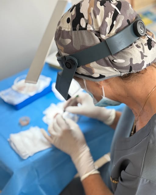 Découvrez notre méthode exclusive de greffe de cheveux : précise, efficace et peu invasive.

📩 Envo