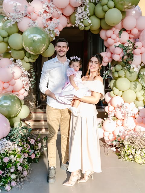 Festa linda de 1 aninho de Júlia.
Parabéns a mamãe @draingridlins e o papai @danilobila 👏🏻👏🏻
A f