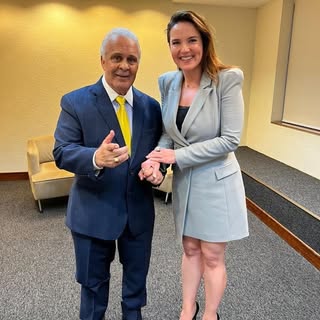 Sou a Daniela Coimbra e os meus resultados capilares têm uma razão: trabalho de dentro para fora. Co