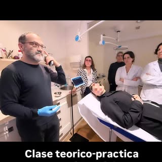 Fantástico grupo de alumnos ayer, en la clase de Ecografía Estética del Máster de la Universitat de 